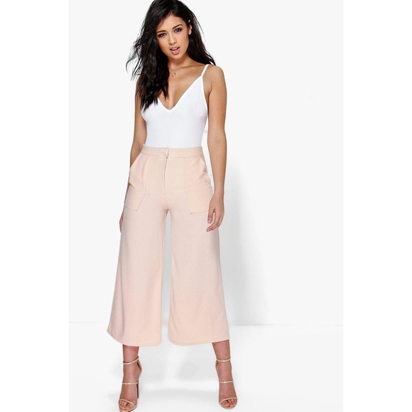 Boohoo Pants - NWT BOOHOO Wide Leg Cropped Woven Trousers Sz 6